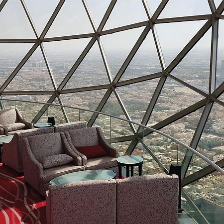 Mandarin Oriental Al Faisaliah, Riaad Buitenkant foto The 360° view from the lounge
