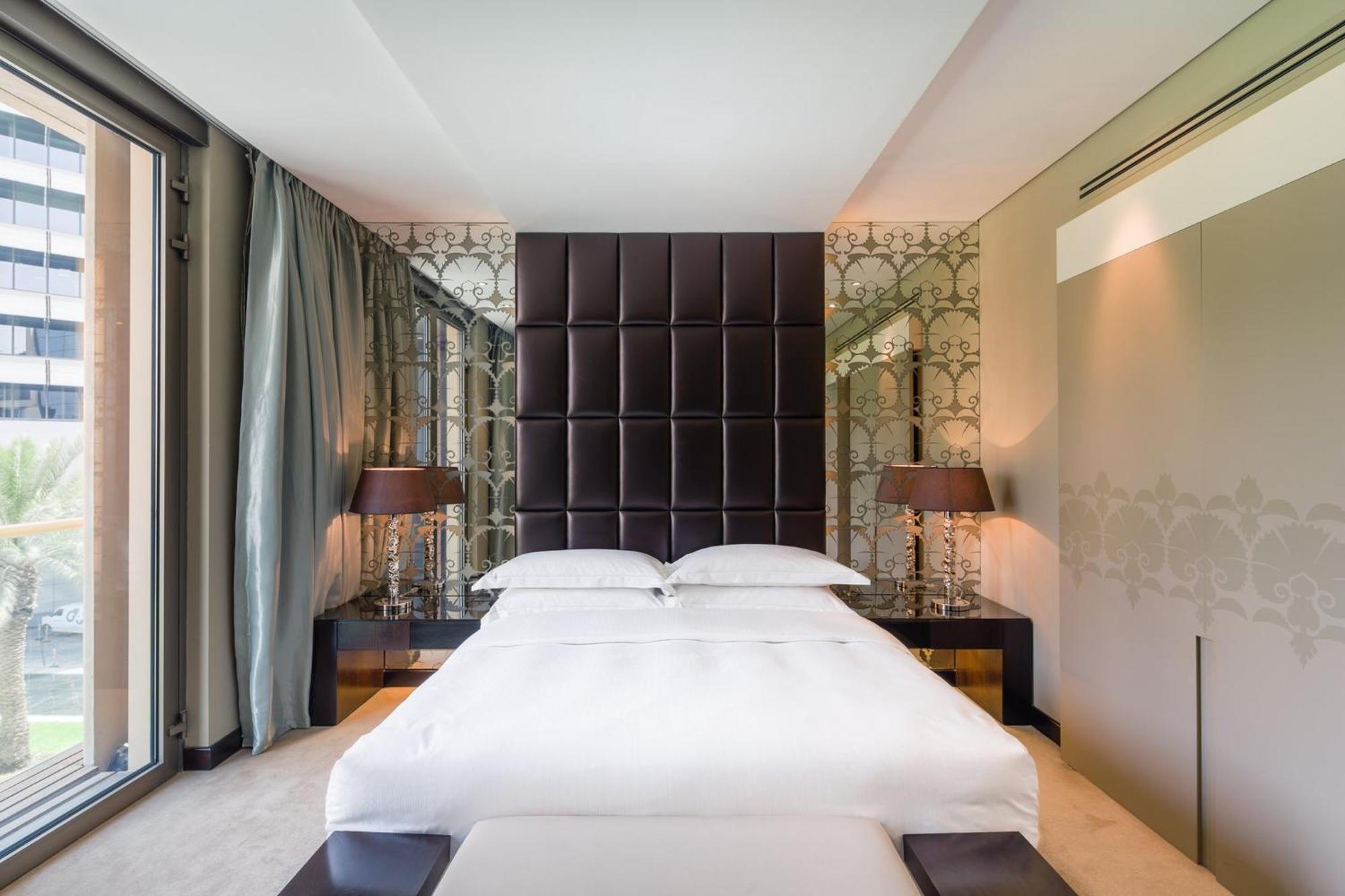 Mandarin Oriental Al Faisaliah, Riaad Buitenkant foto A bedroom at the Mandarin Oriental