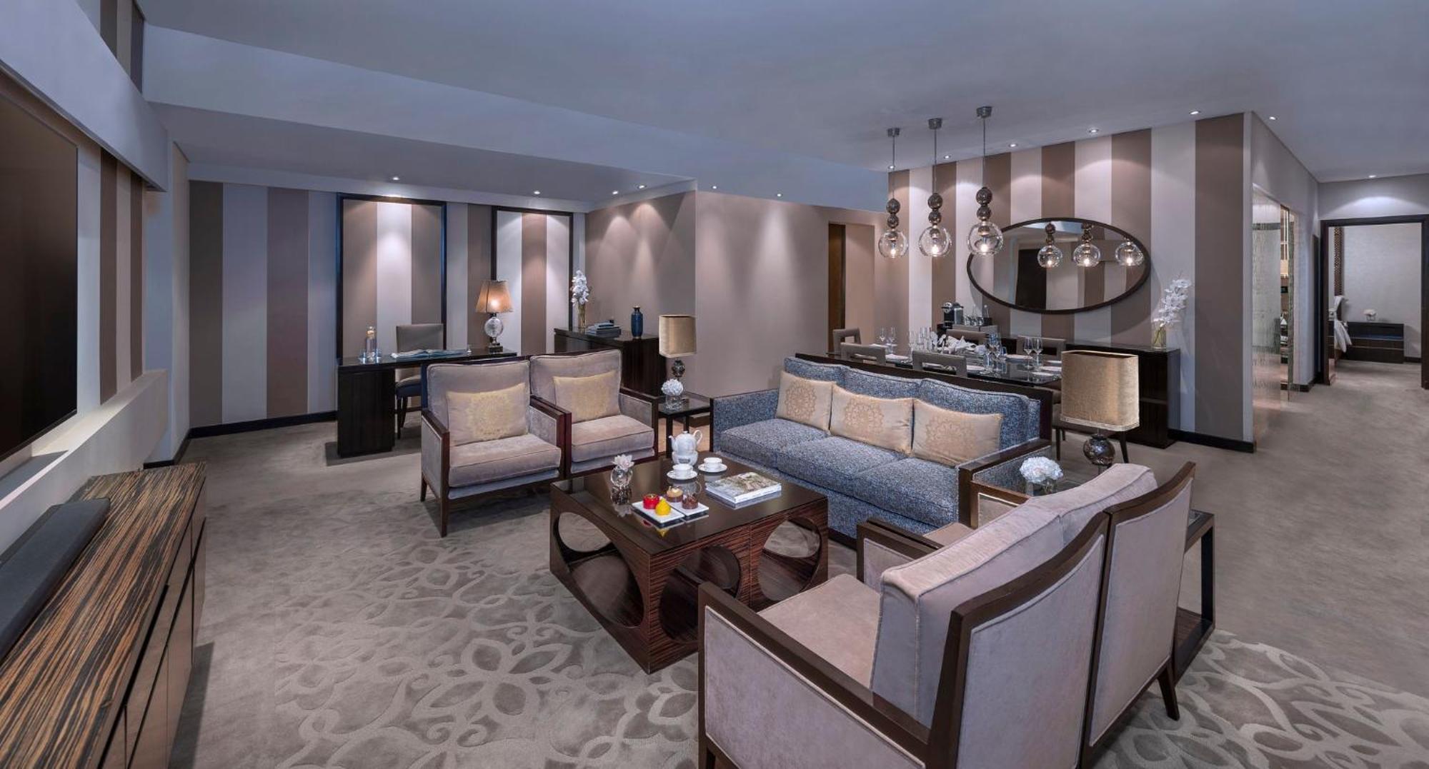 Mandarin Oriental Al Faisaliah, Riaad Buitenkant foto The Club Lounge at the Conrad Hong Kong