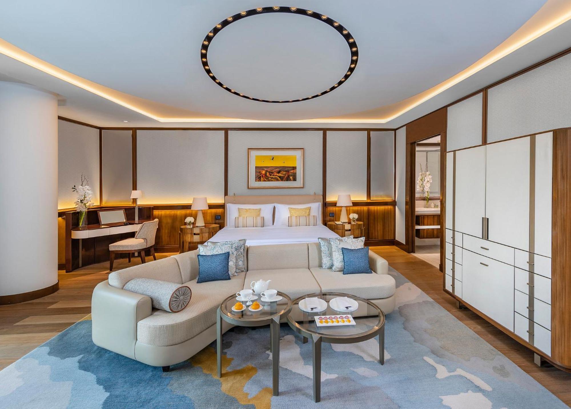 Mandarin Oriental Al Faisaliah, Riaad Buitenkant foto A suite at the hotel