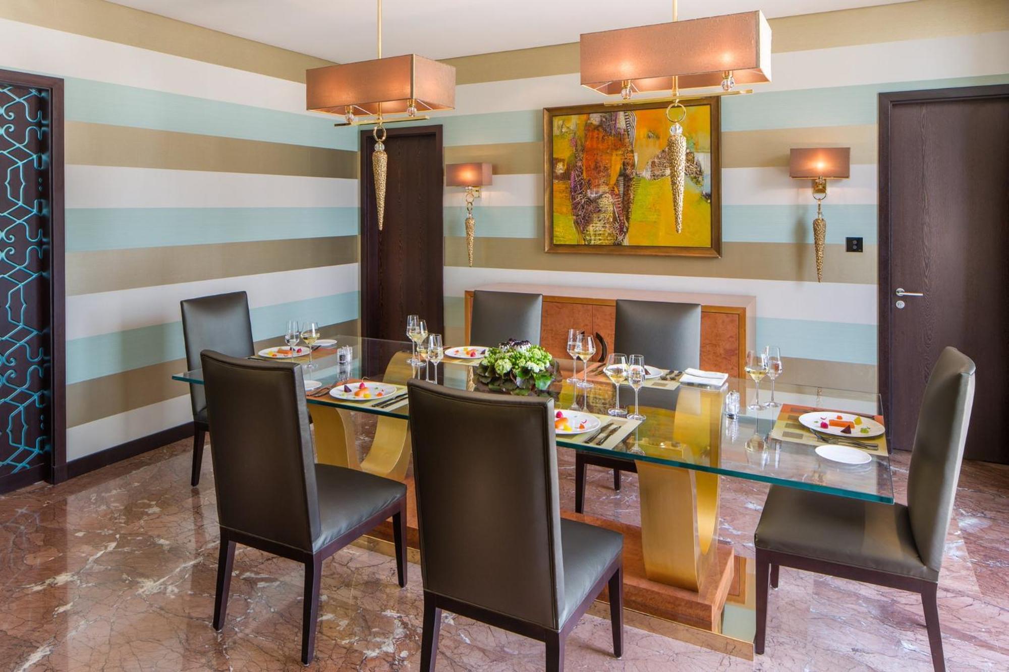 Mandarin Oriental Al Faisaliah, Riaad Buitenkant foto A dining room