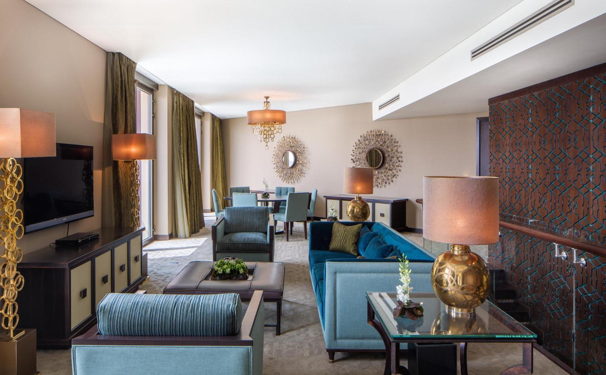 Mandarin Oriental Al Faisaliah, Riaad Buitenkant foto A suite at the hotel