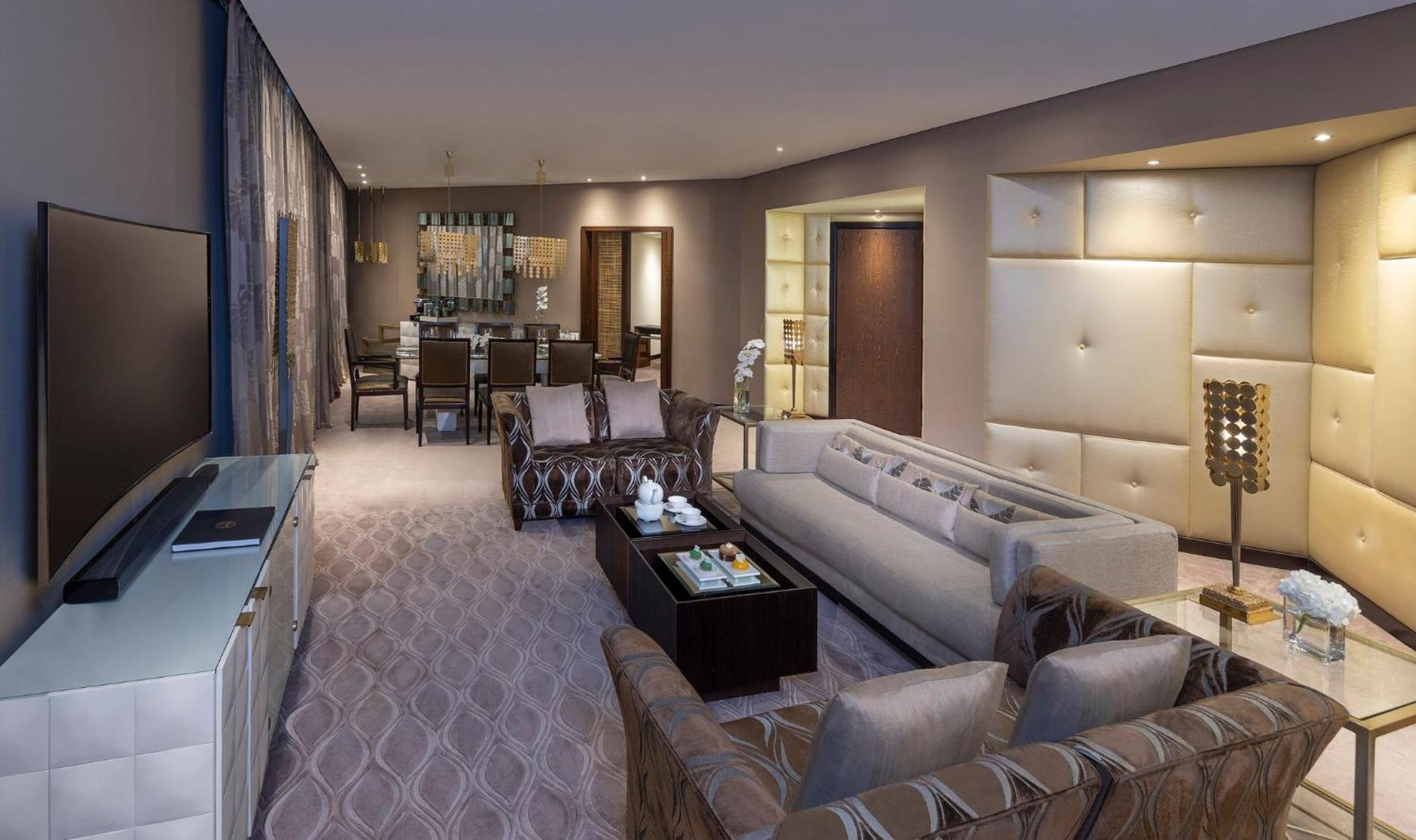 Mandarin Oriental Al Faisaliah, Riaad Buitenkant foto The living room of a Presidential Suite