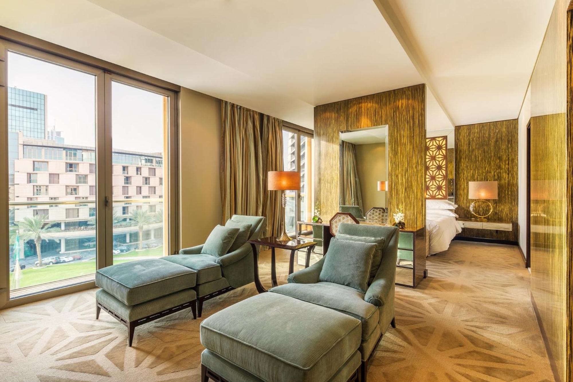 Mandarin Oriental Al Faisaliah, Riaad Buitenkant foto A suite at the hotel