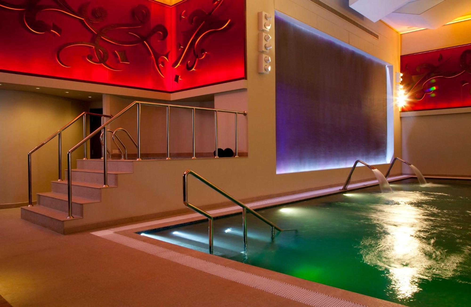 Mandarin Oriental Al Faisaliah, Riaad Buitenkant foto The spa at the InterContinental Budapest