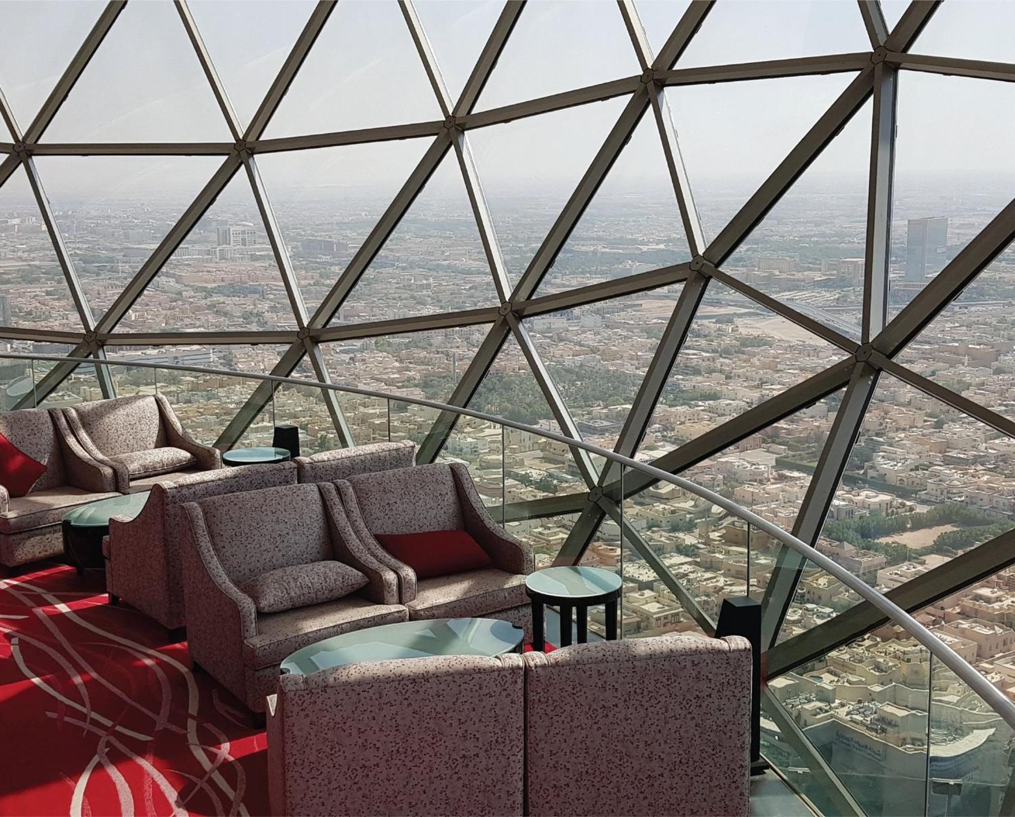 Mandarin Oriental Al Faisaliah, Riaad Buitenkant foto The 360° view from the lounge