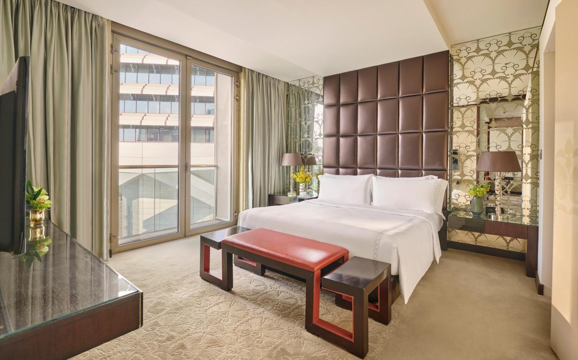 Mandarin Oriental Al Faisaliah, Riaad Buitenkant foto A bedroom at the hotel