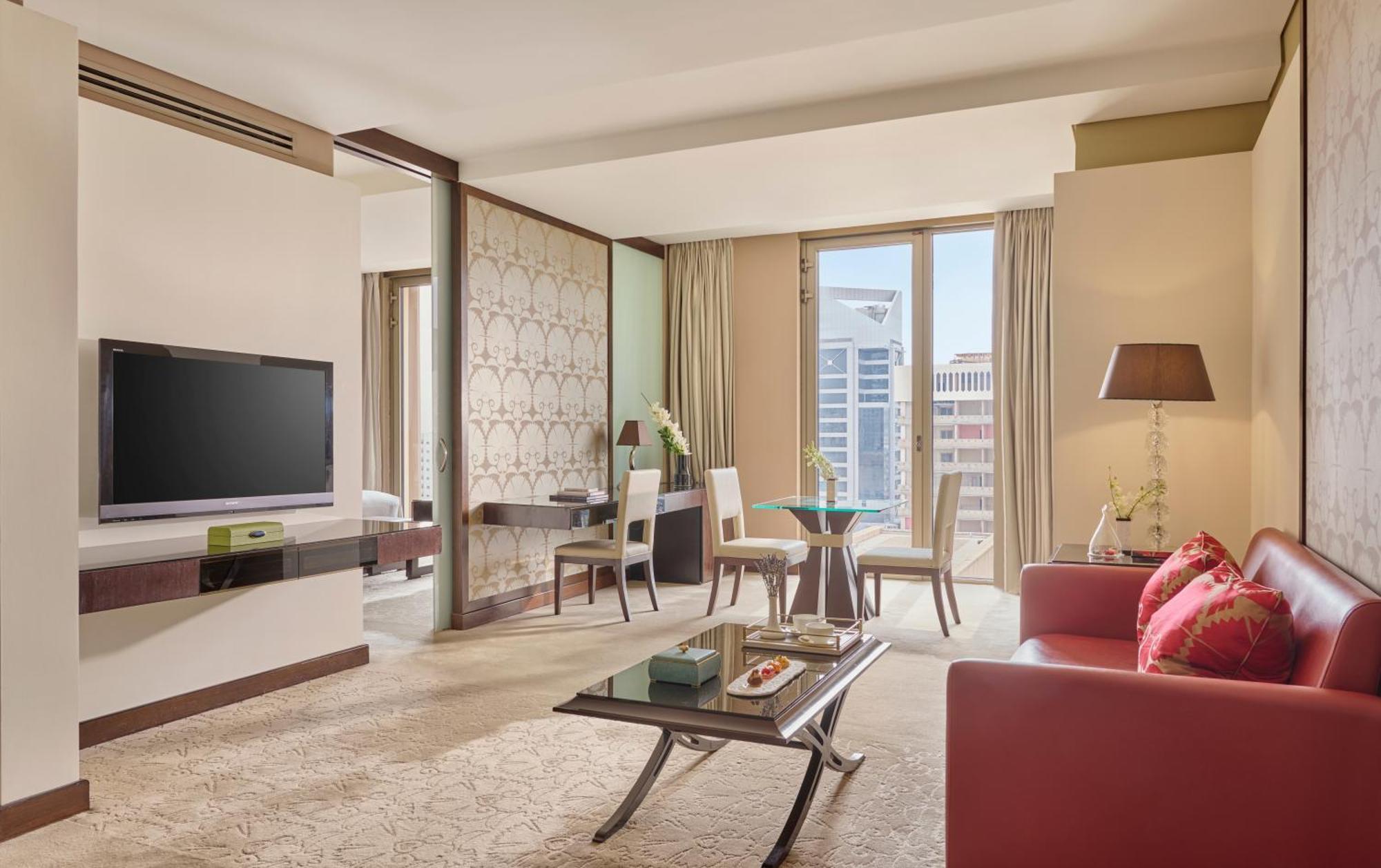 Mandarin Oriental Al Faisaliah, Riaad Buitenkant foto A suite at the hotel