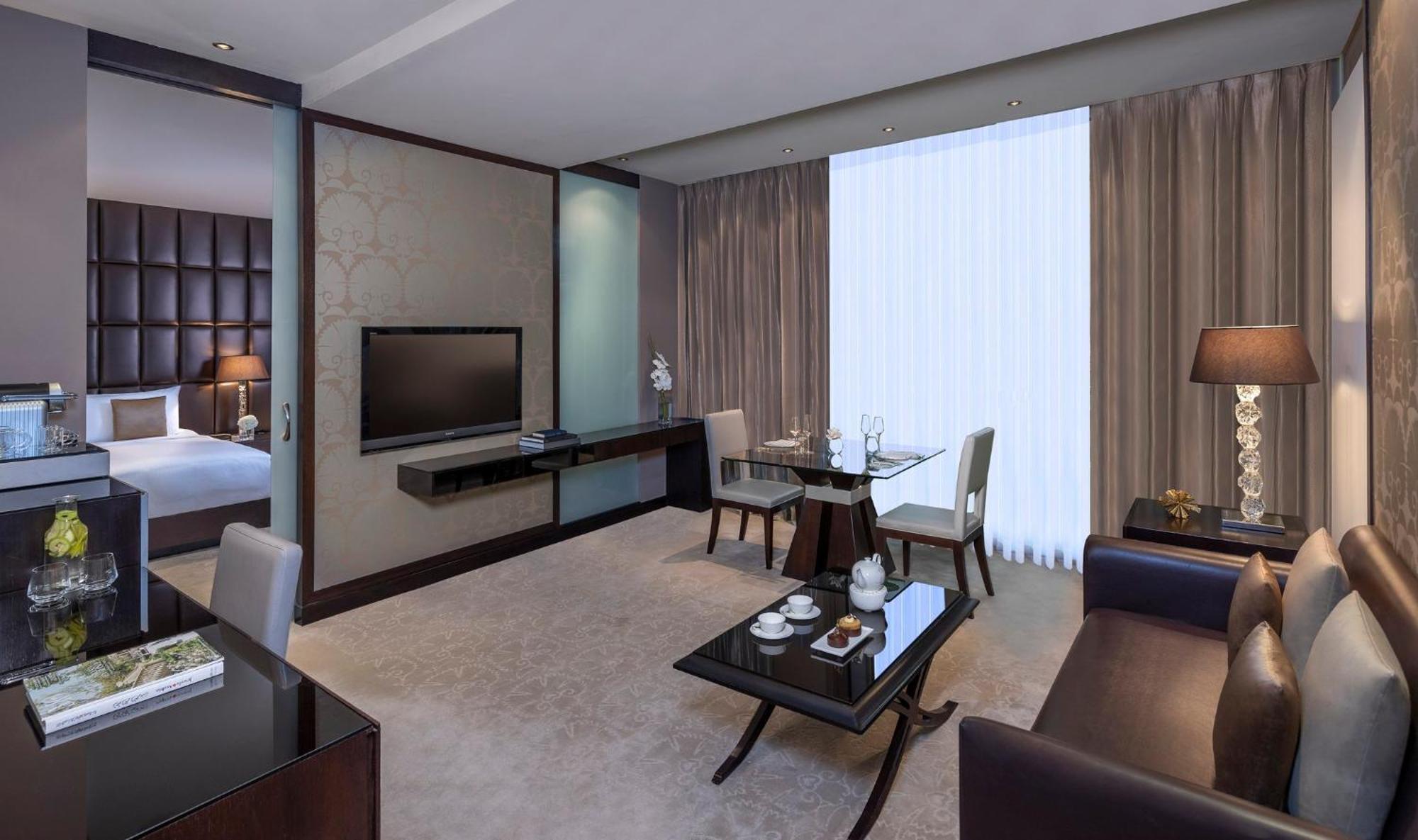 Mandarin Oriental Al Faisaliah, Riaad Buitenkant foto A suite at the hotel