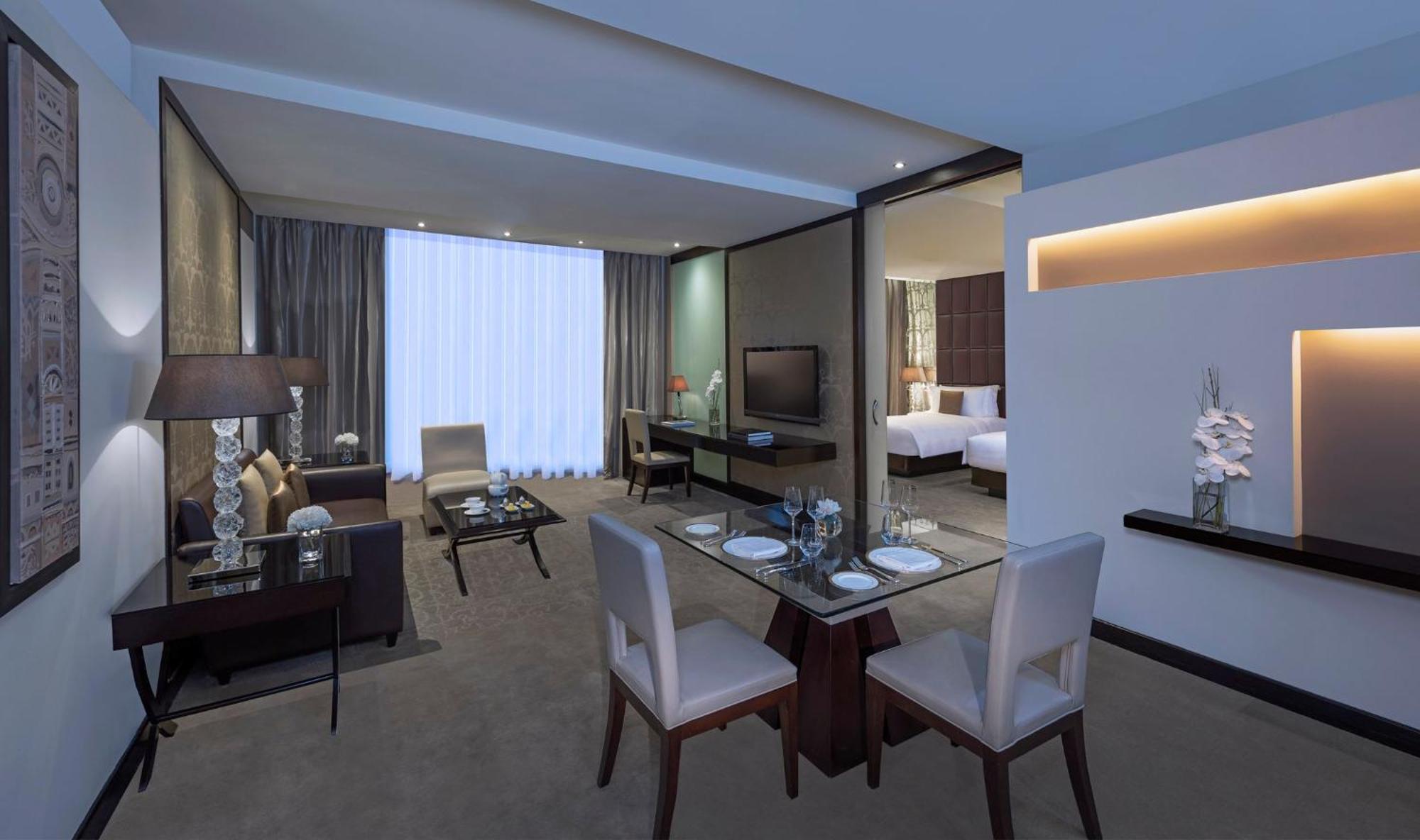 Mandarin Oriental Al Faisaliah, Riaad Buitenkant foto A suite at the hotel